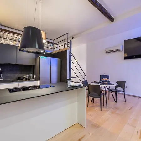 Leonida's 2 Open Space